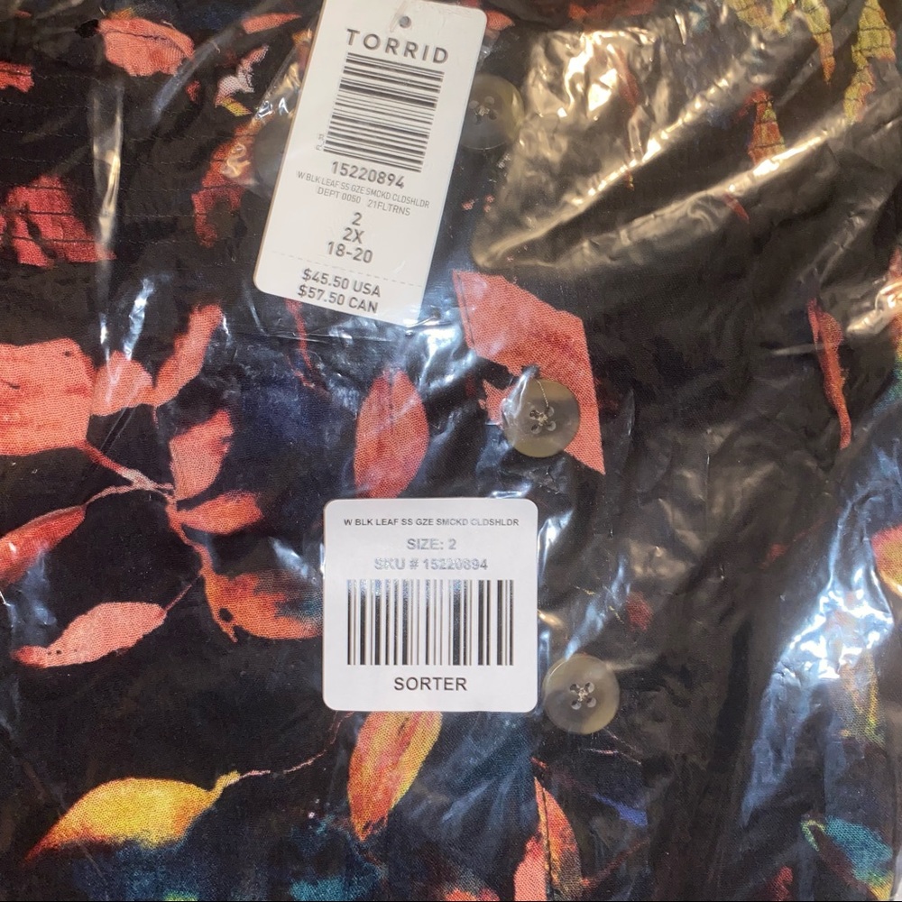 NWT TORRID Black Smocked Cold Shoulder Leaf Print - Picture 7 of 7